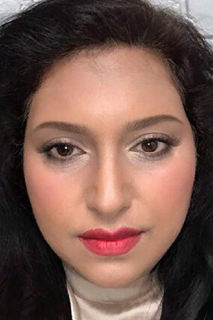 Елена Кхан