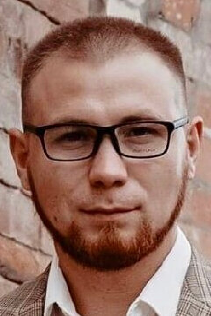 Роман Плотников