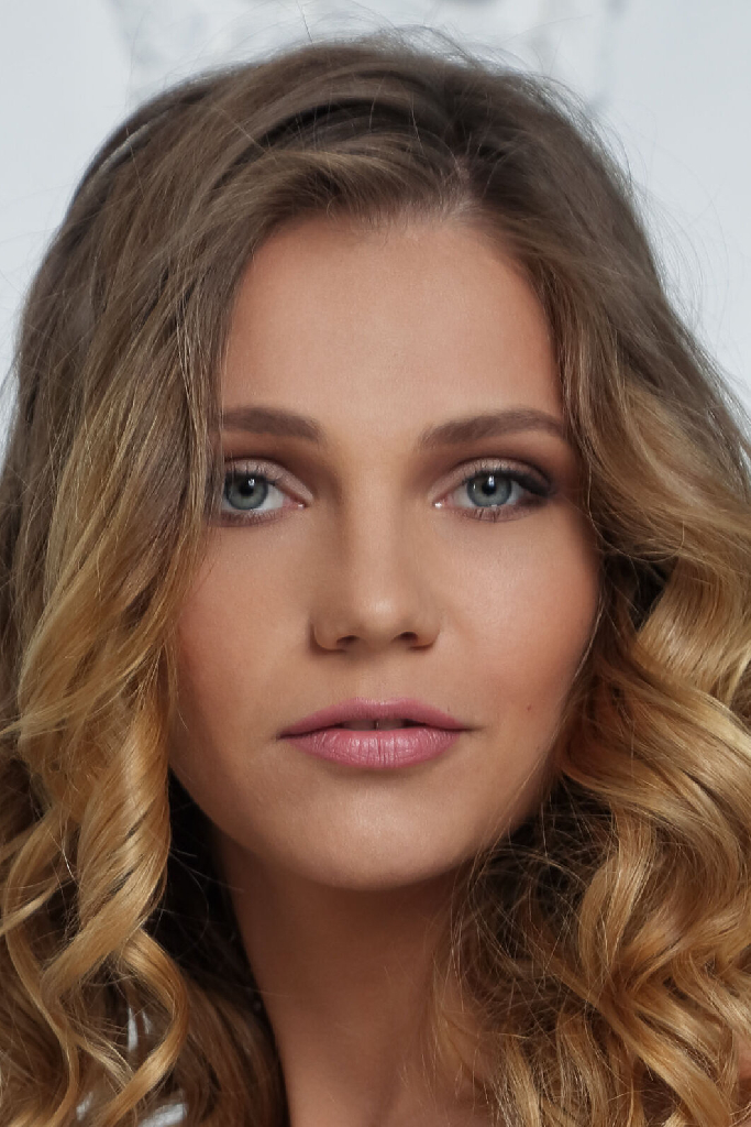 Elina De Lion