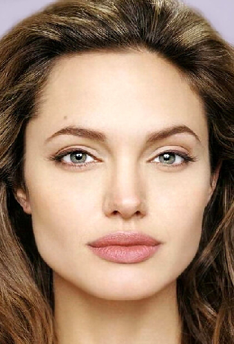 Анджелина Джоли